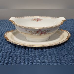 Noritake Trianon No. 676 Gravy Boat With Attached Underplate